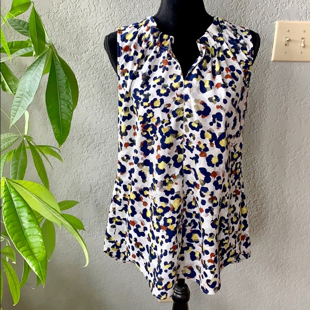 Pretty Cabi Sleeveless Top With shirring detail.
